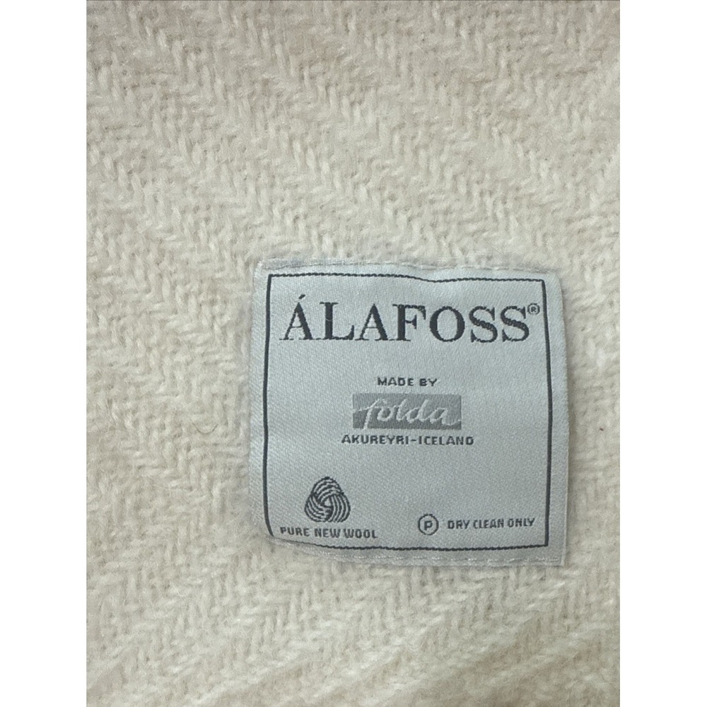 Alafoss Icelandic Wool Throw Blanket 51"x 73" With Fringe Ivory Diamond Pattern